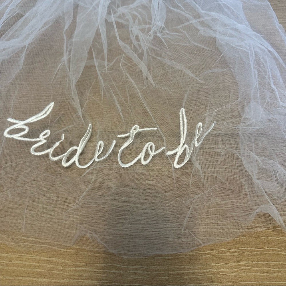 5 for $25 SHEIN Bridal 'Bride to Be' White Tulle Veil - Picture 2 of 3